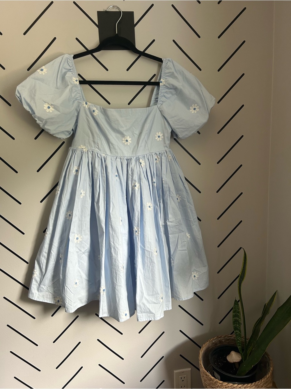 NWT Mable blue puff sleeve embroidered daisy floral dress